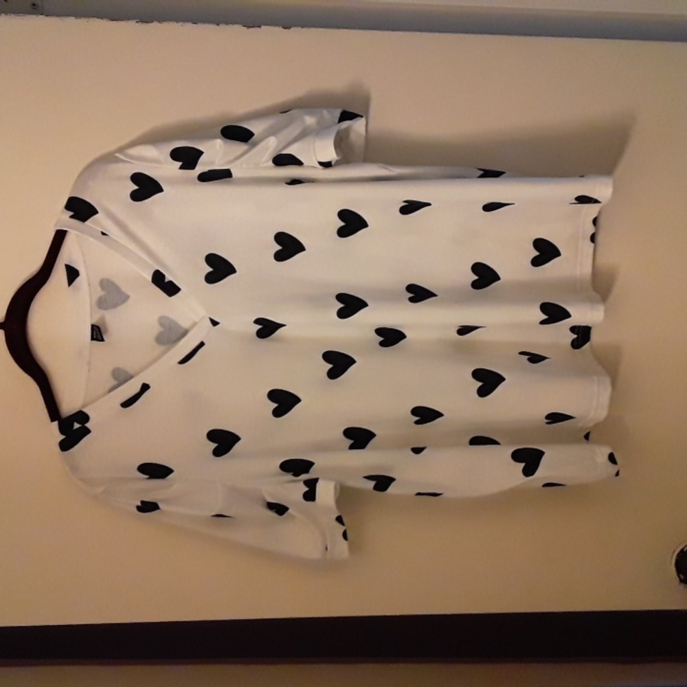 NWOT Heart print top